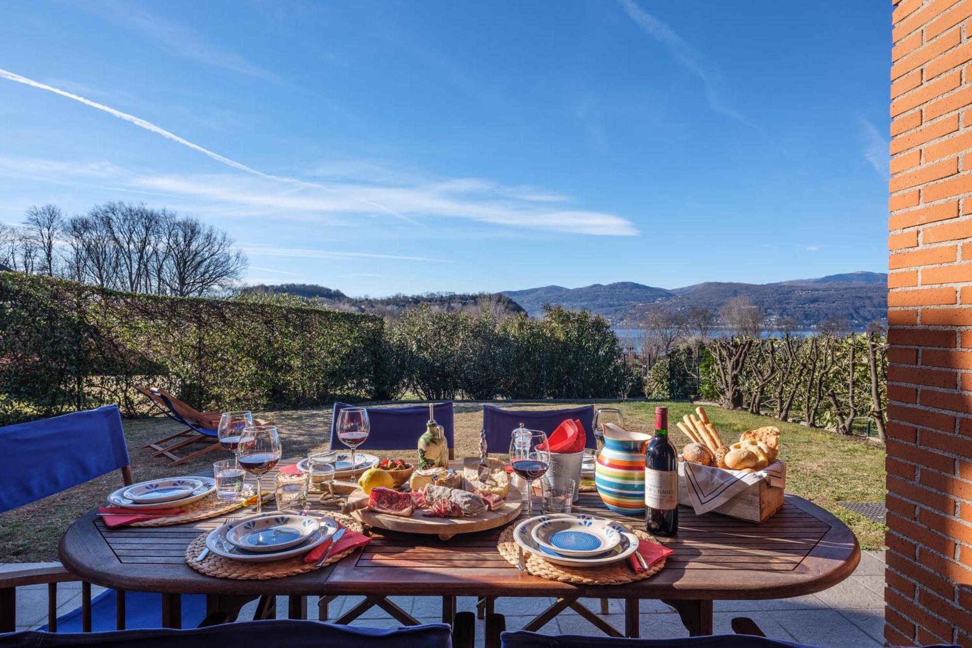 La Luna Nel Lago Lake View Garden - Happy Rentals Ispra Exteriör bild